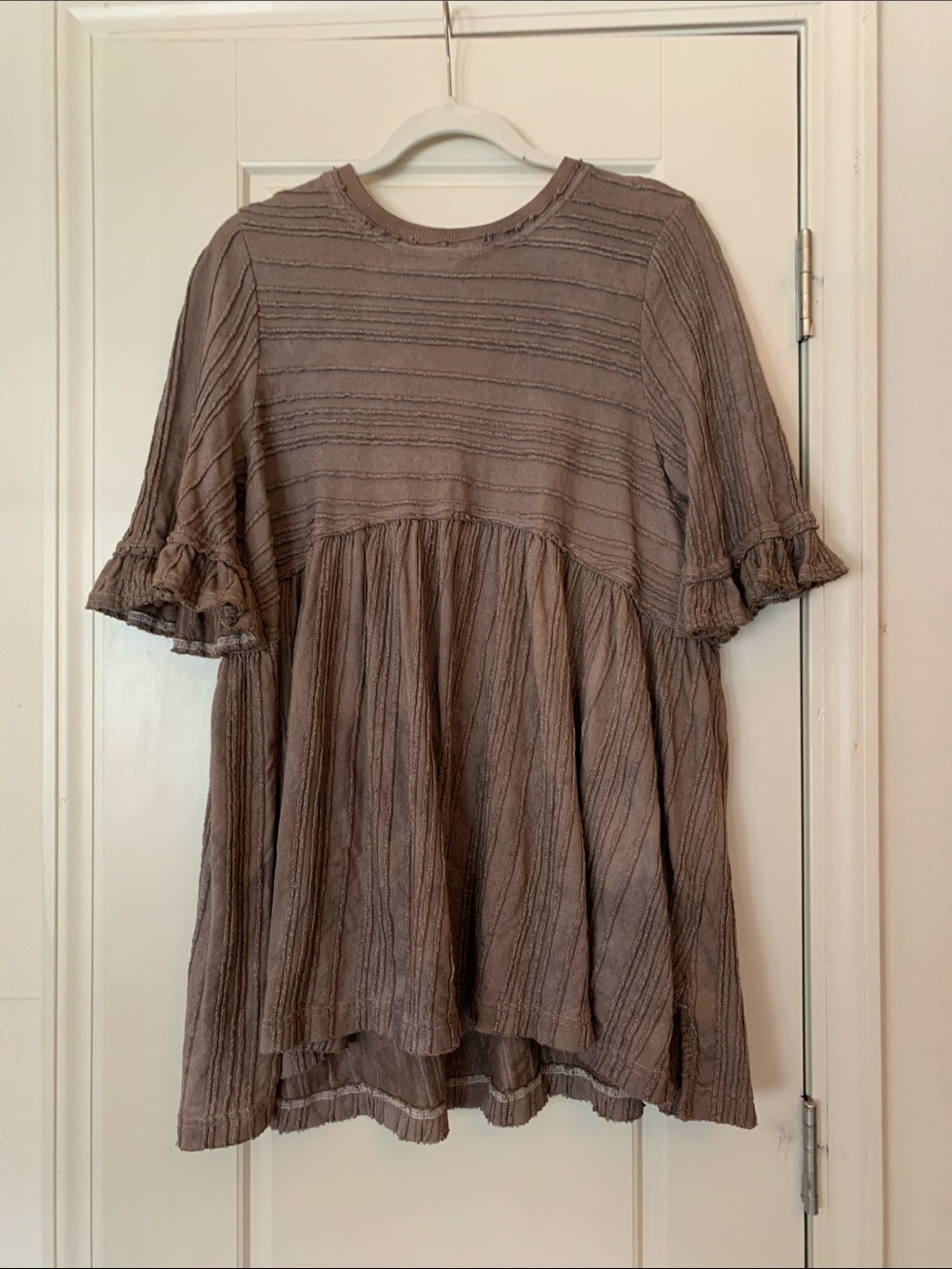 Free People Babydoll Relaxed Taupe Textured Mini Dress with Ruffle Sleeves XS